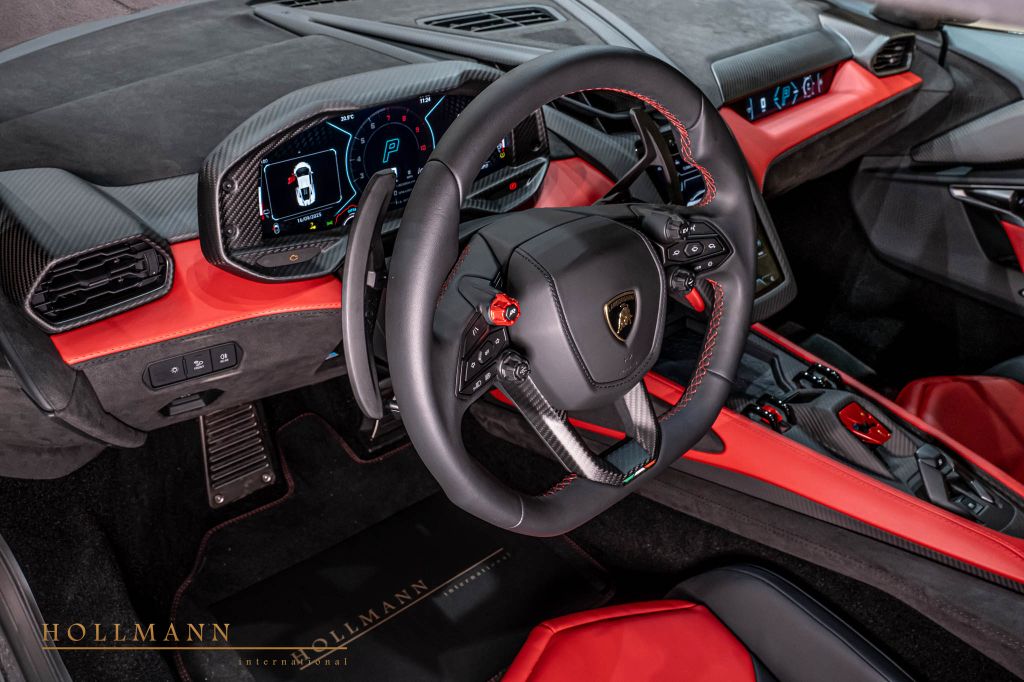 Lamborghini Revuelto