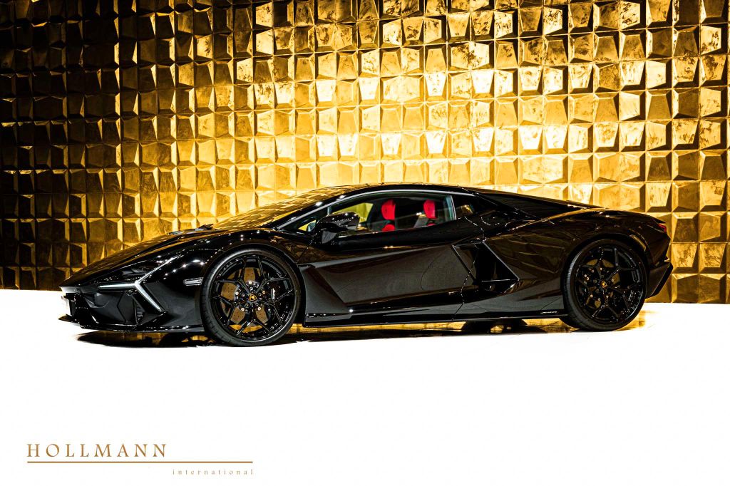 Lamborghini Revuelto