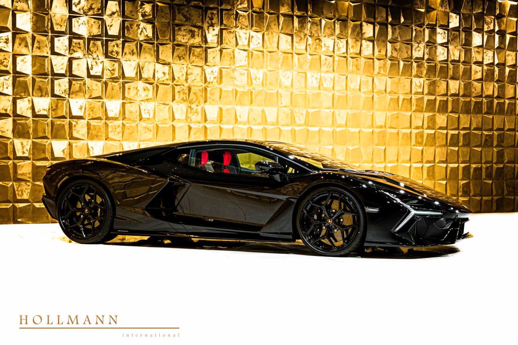 Lamborghini Revuelto