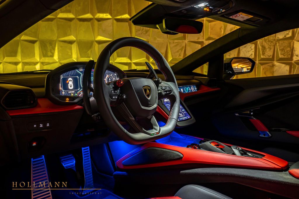 Lamborghini Revuelto