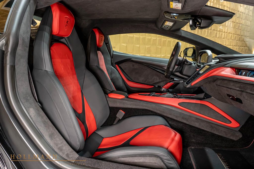 Lamborghini Revuelto