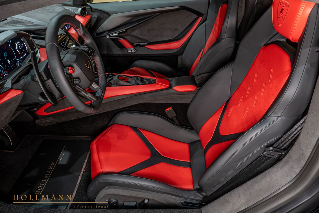 Lamborghini Revuelto