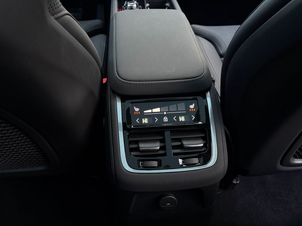 Volvo XC90 2025