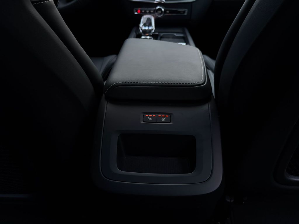 Volvo XC60 2025