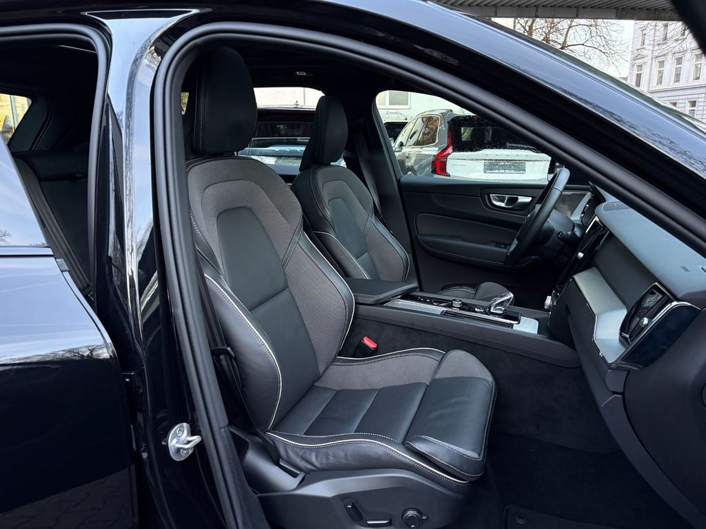 Volvo XC60 2025