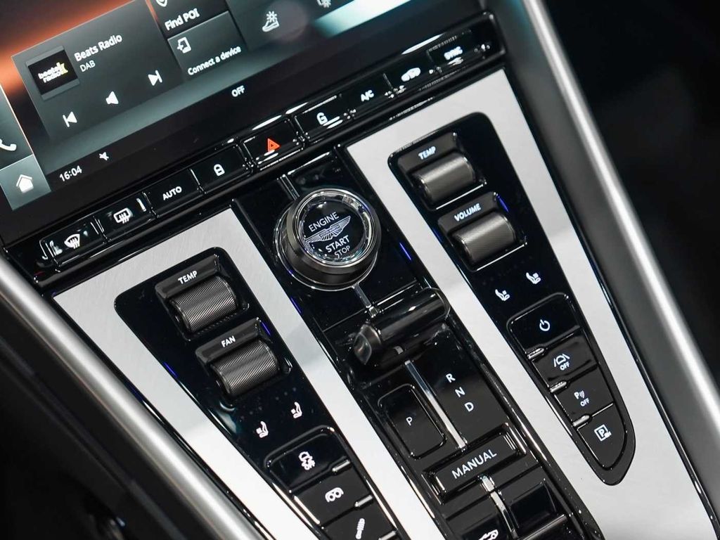 Aston Martin DB12 2026