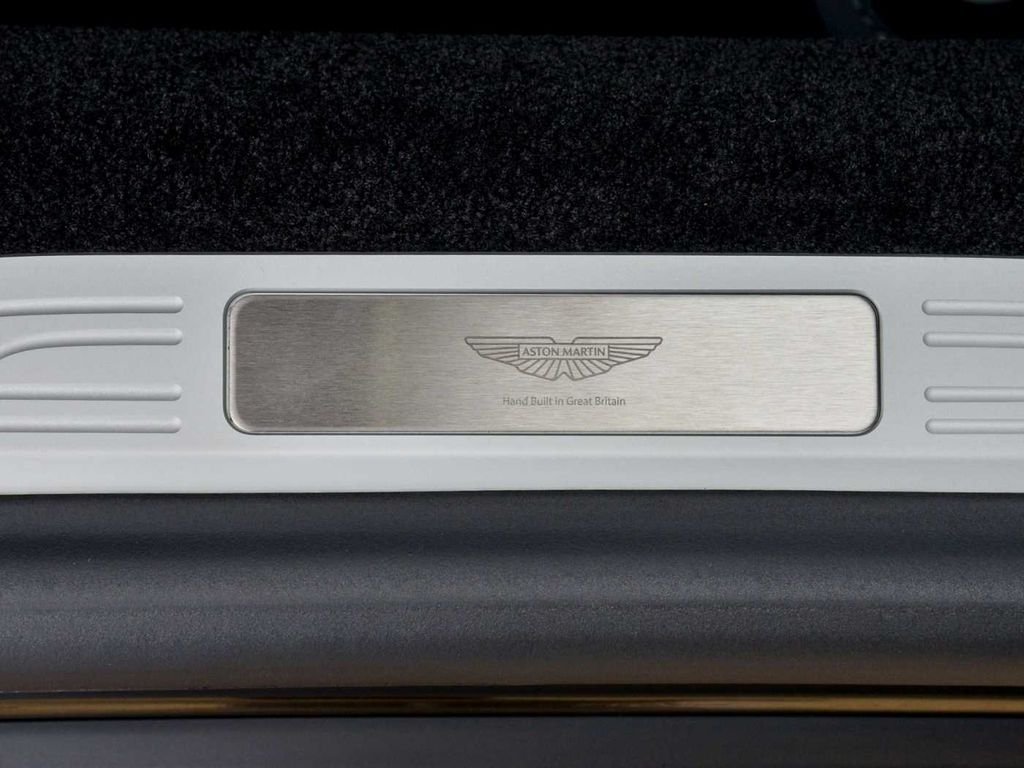 Aston Martin V8 Vantage 2026