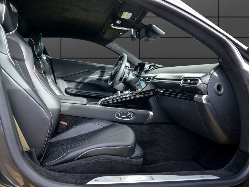 Aston Martin V8 Vantage 2026