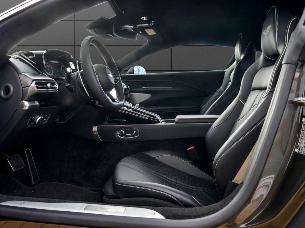 Aston Martin V8 Vantage 2026