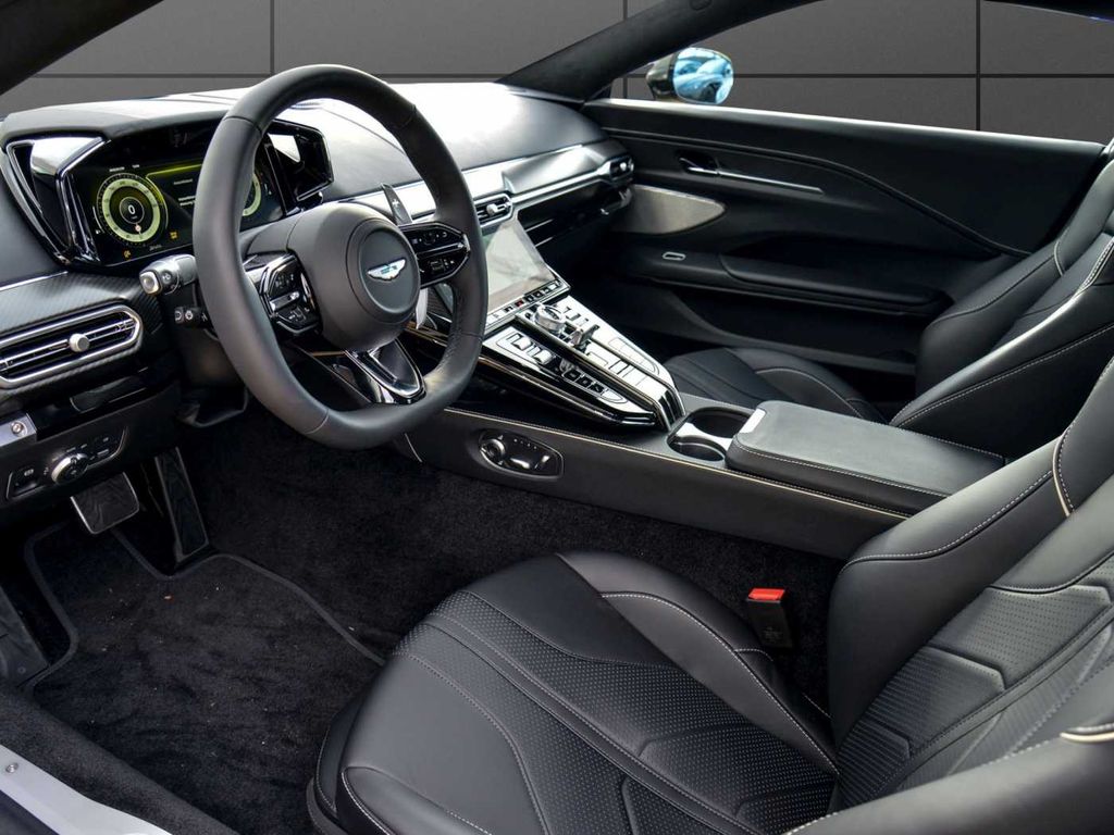 Aston Martin V8 Vantage 2026