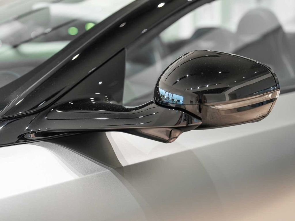 Aston Martin DB12 2026