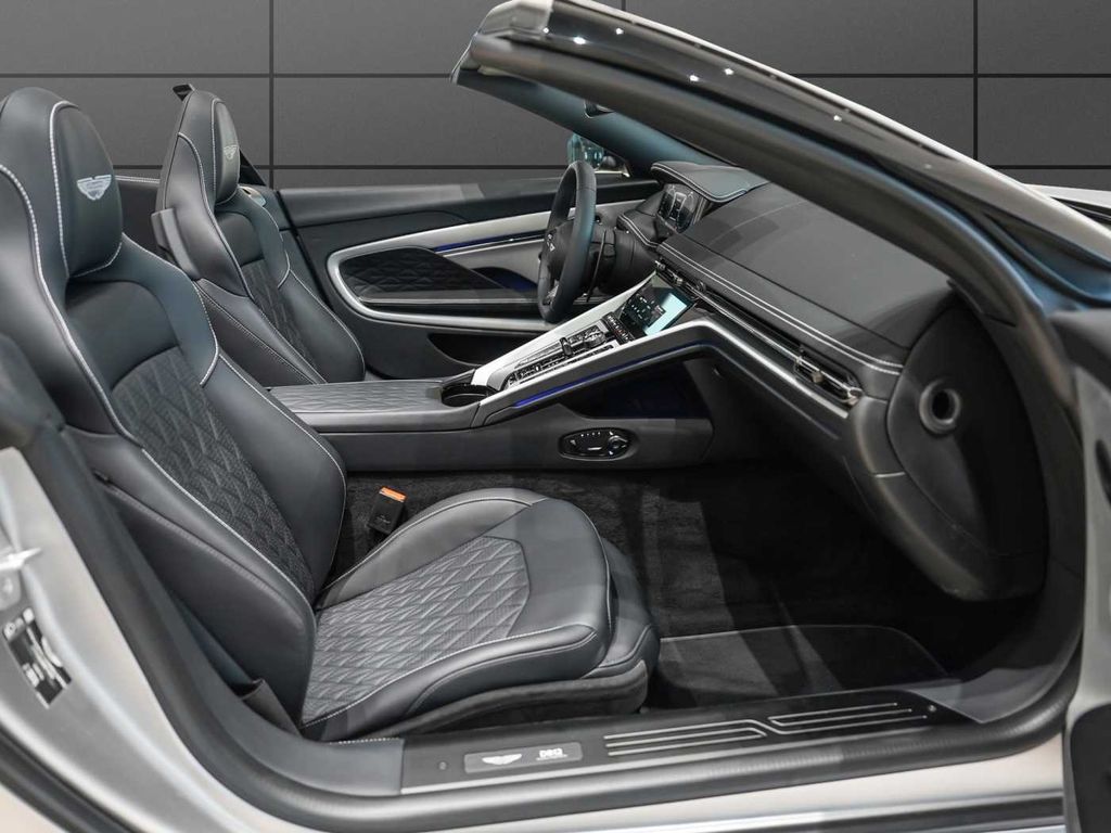 Aston Martin DB12 2026