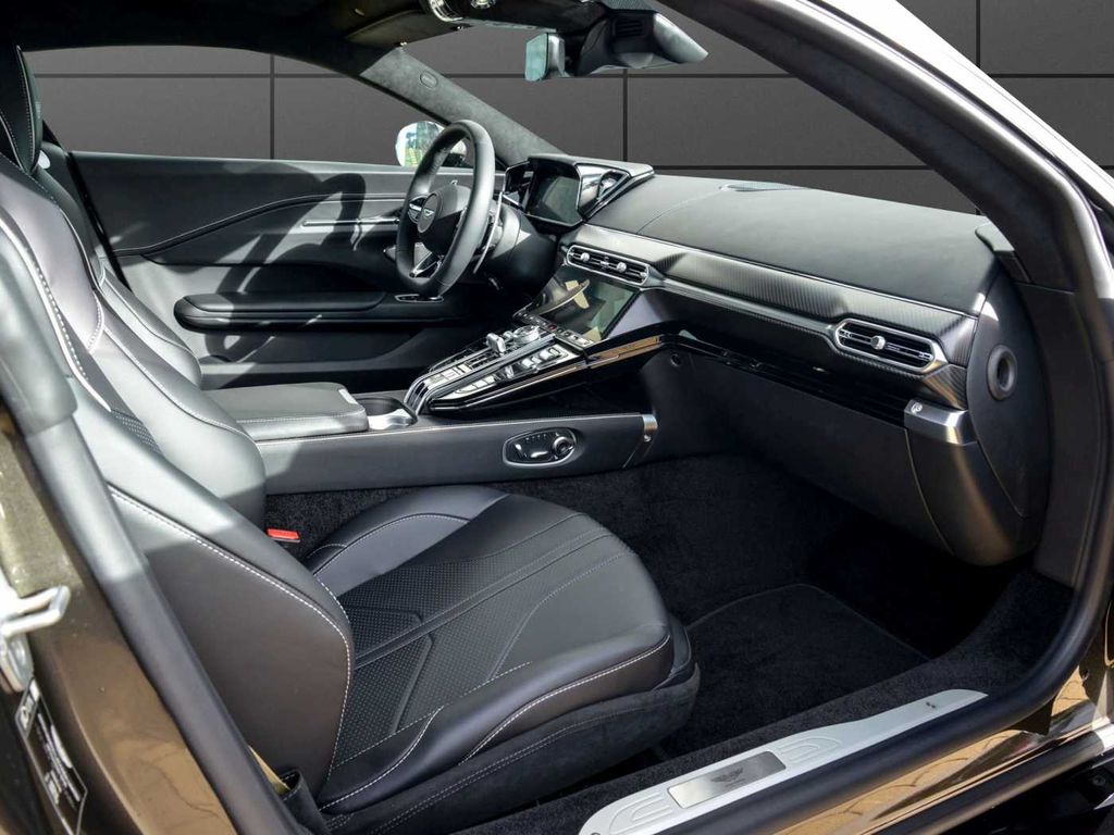 Aston Martin V8 Vantage 2026