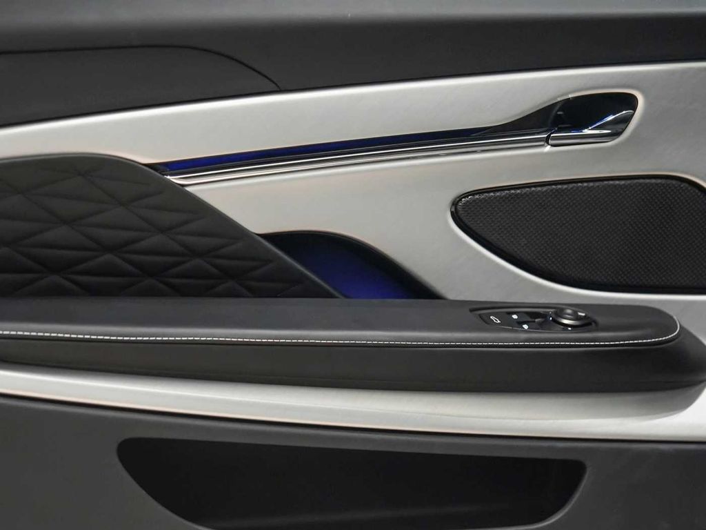 Aston Martin DB12 2026