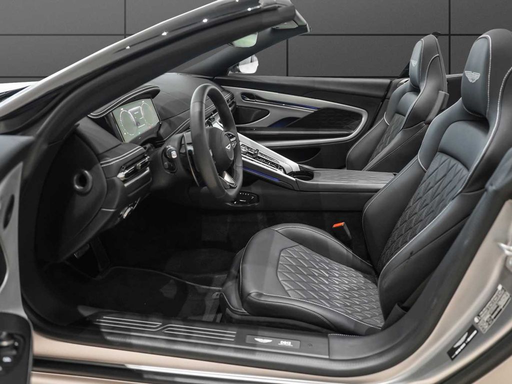 Aston Martin DB12 2026