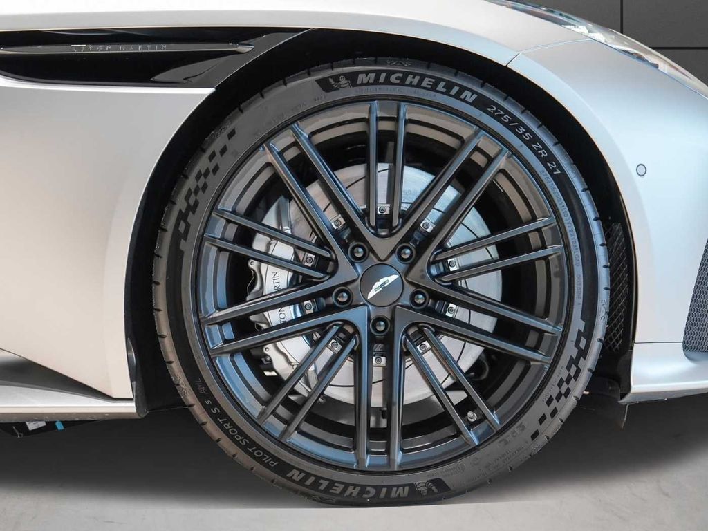 Aston Martin DB12 2026