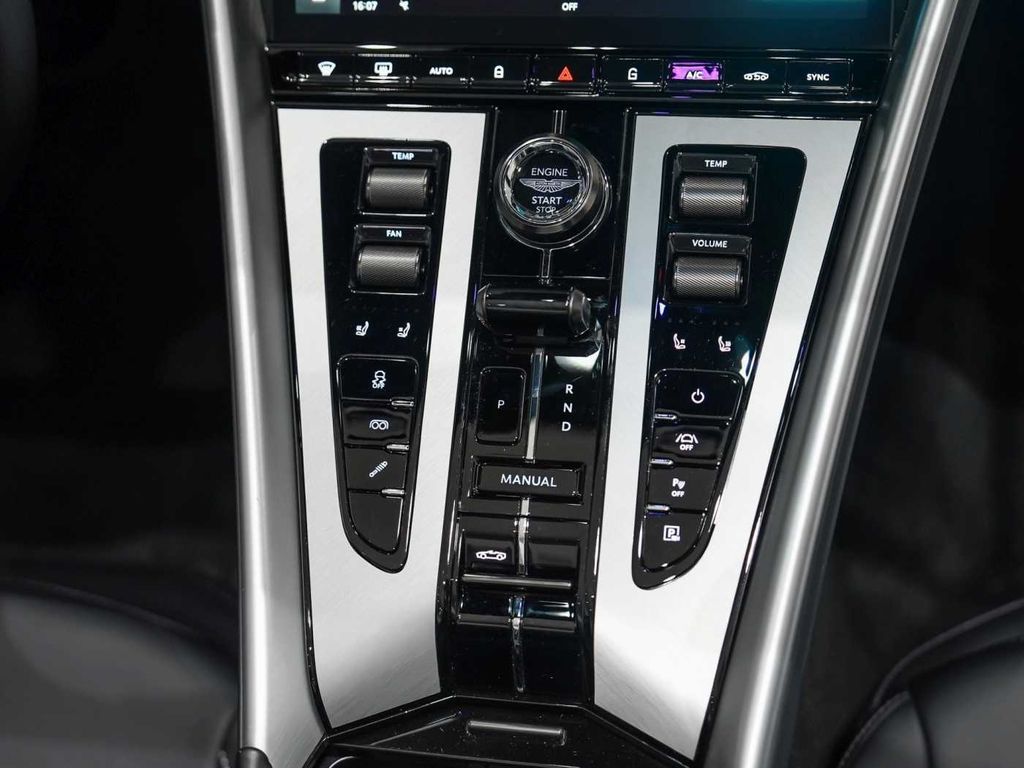 Aston Martin DB12 2026