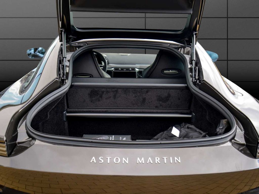 Aston Martin V8 Vantage 2026