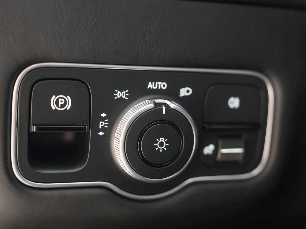 Aston Martin DB12 2026