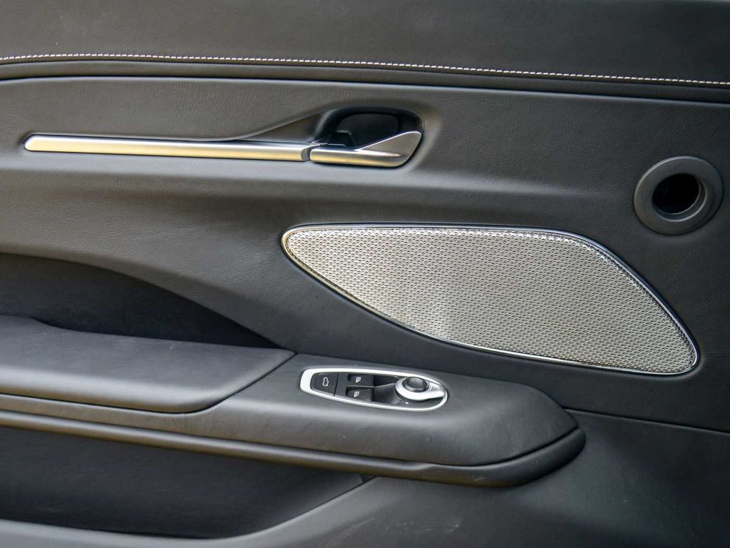 Aston Martin V8 Vantage 2026