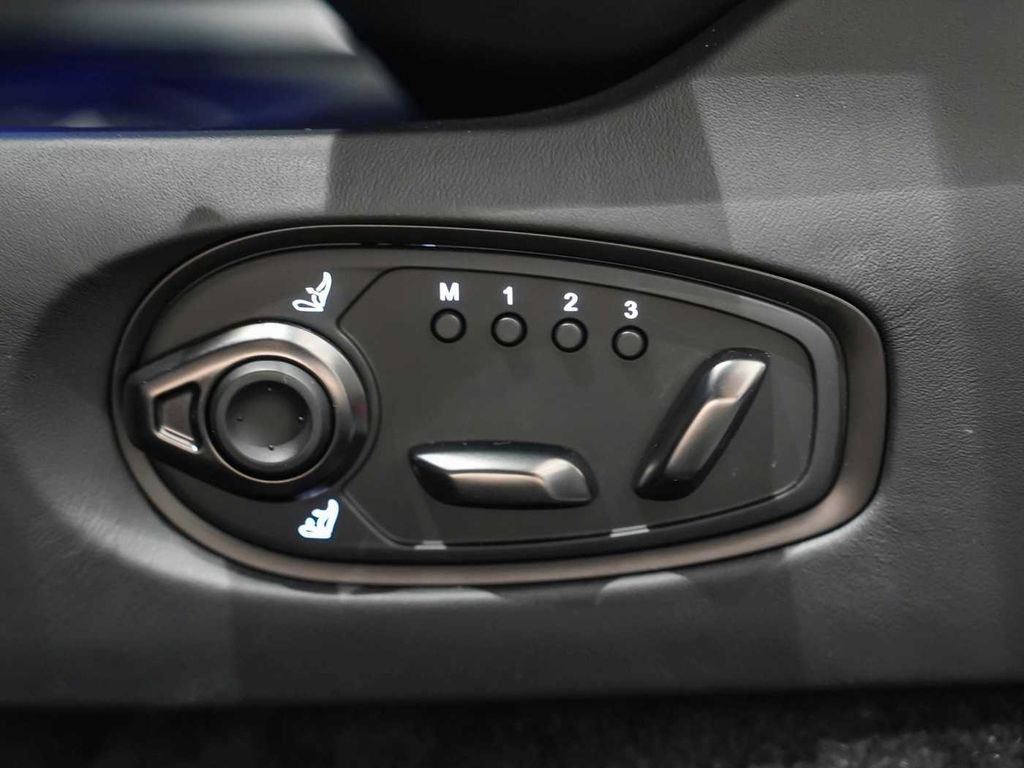 Aston Martin DB12 2026