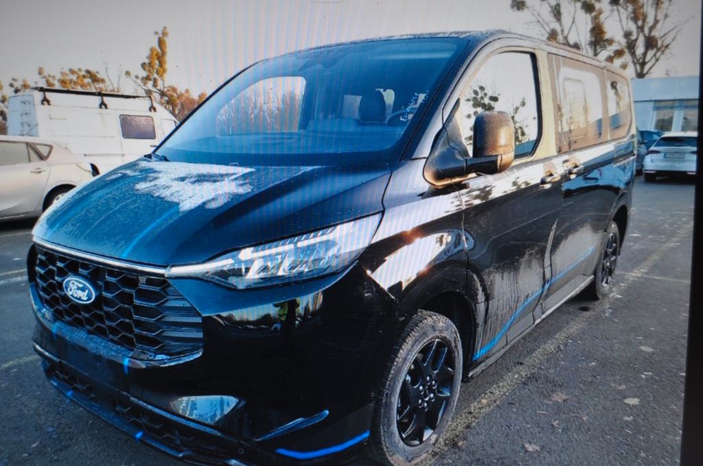 Ford Tourneo Custom 2025
