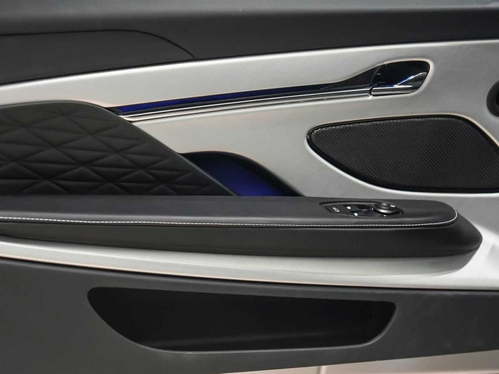 Aston Martin DB12 2026