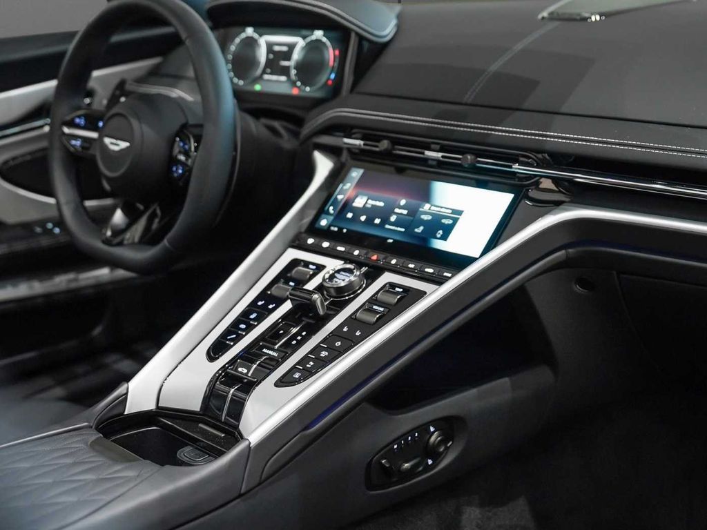 Aston Martin DB12 2026