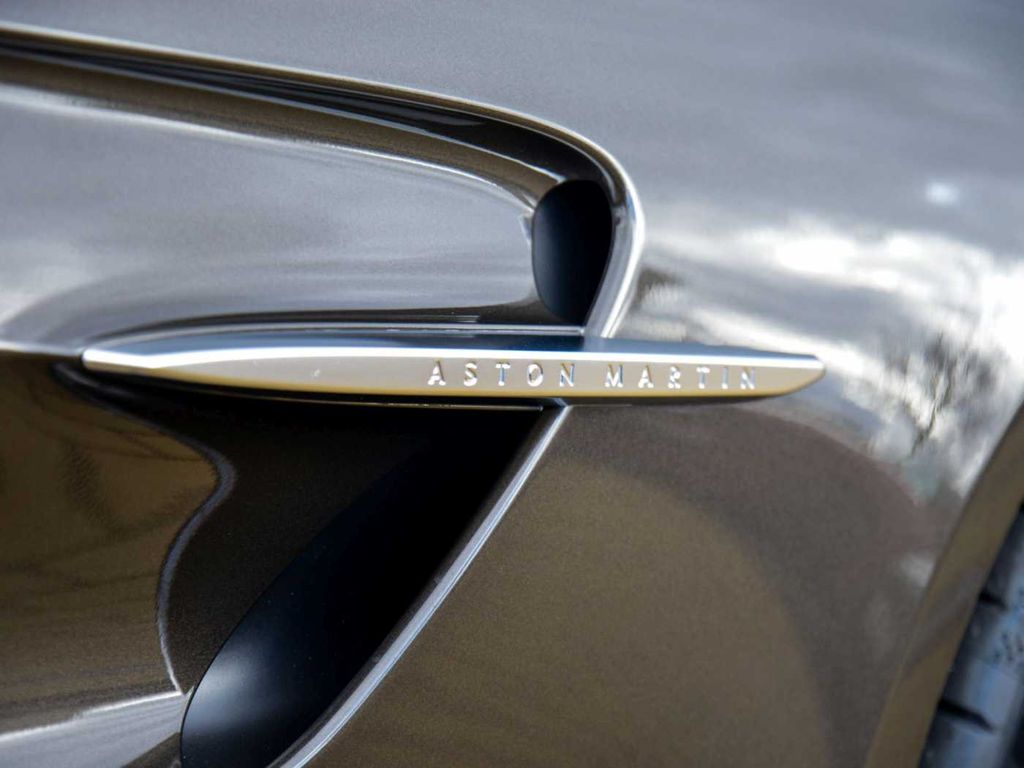 Aston Martin V8 Vantage 2026