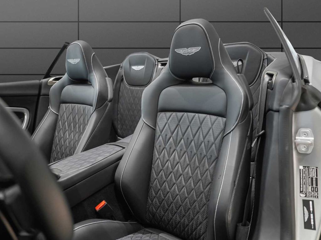 Aston Martin DB12 2026