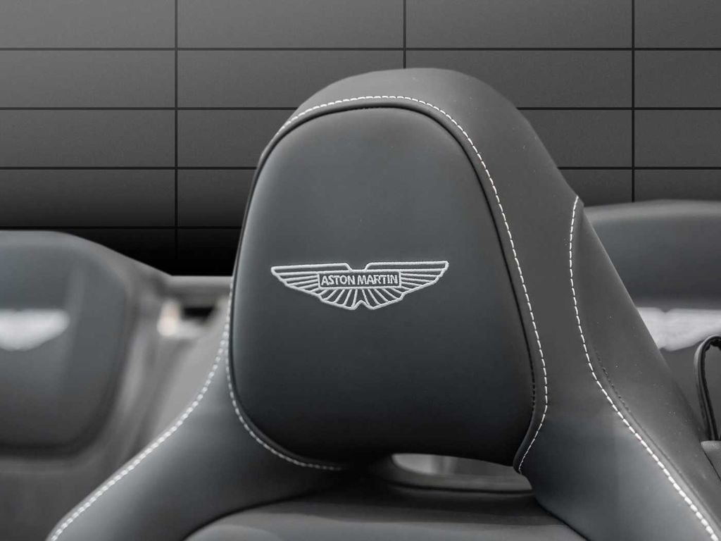 Aston Martin DB12 2026