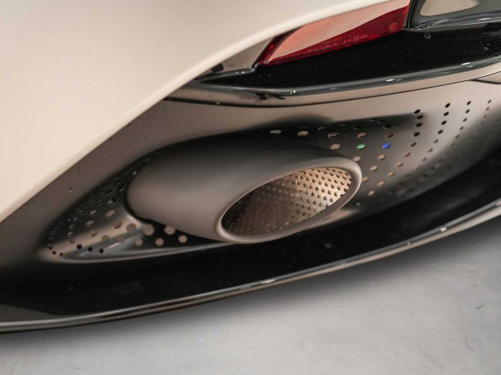 Aston Martin DB12 2026