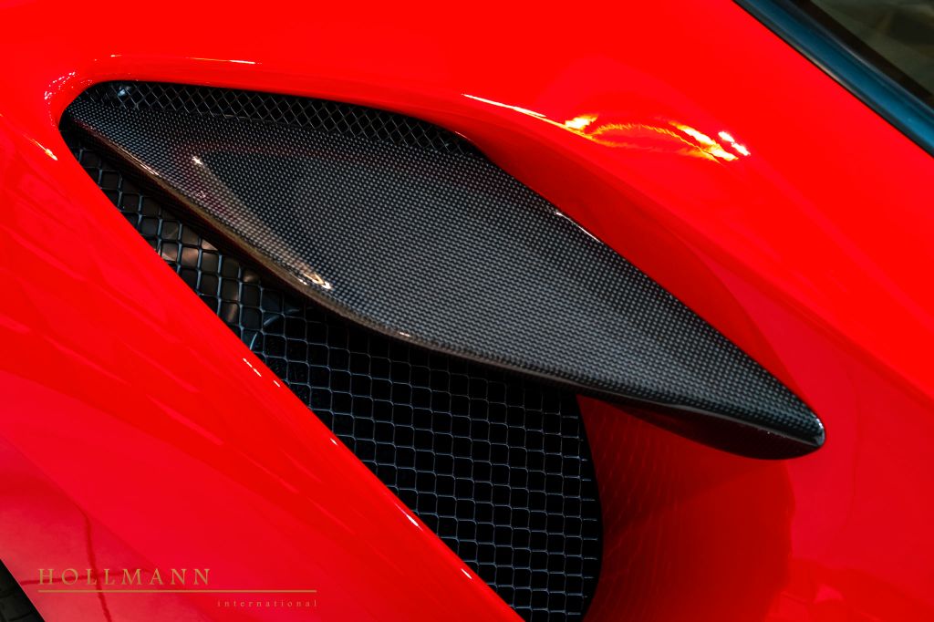 Ferrari F8 2021