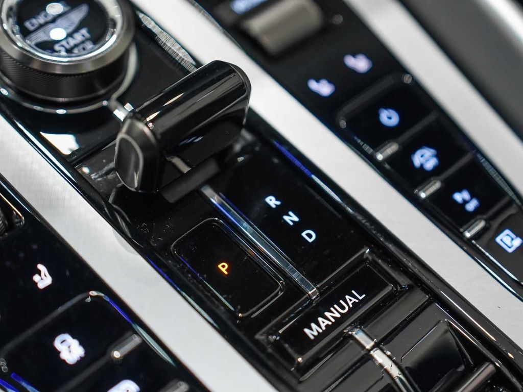 Aston Martin DB12 2026