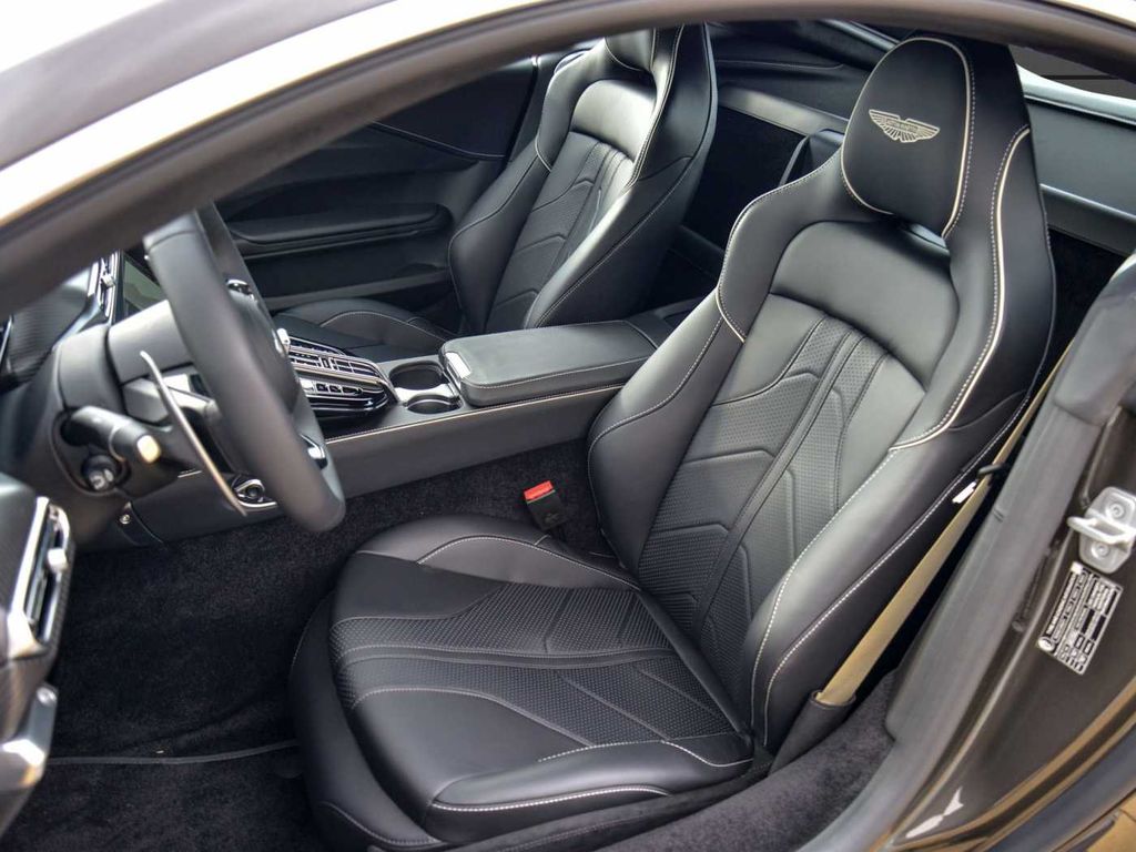 Aston Martin V8 Vantage 2026