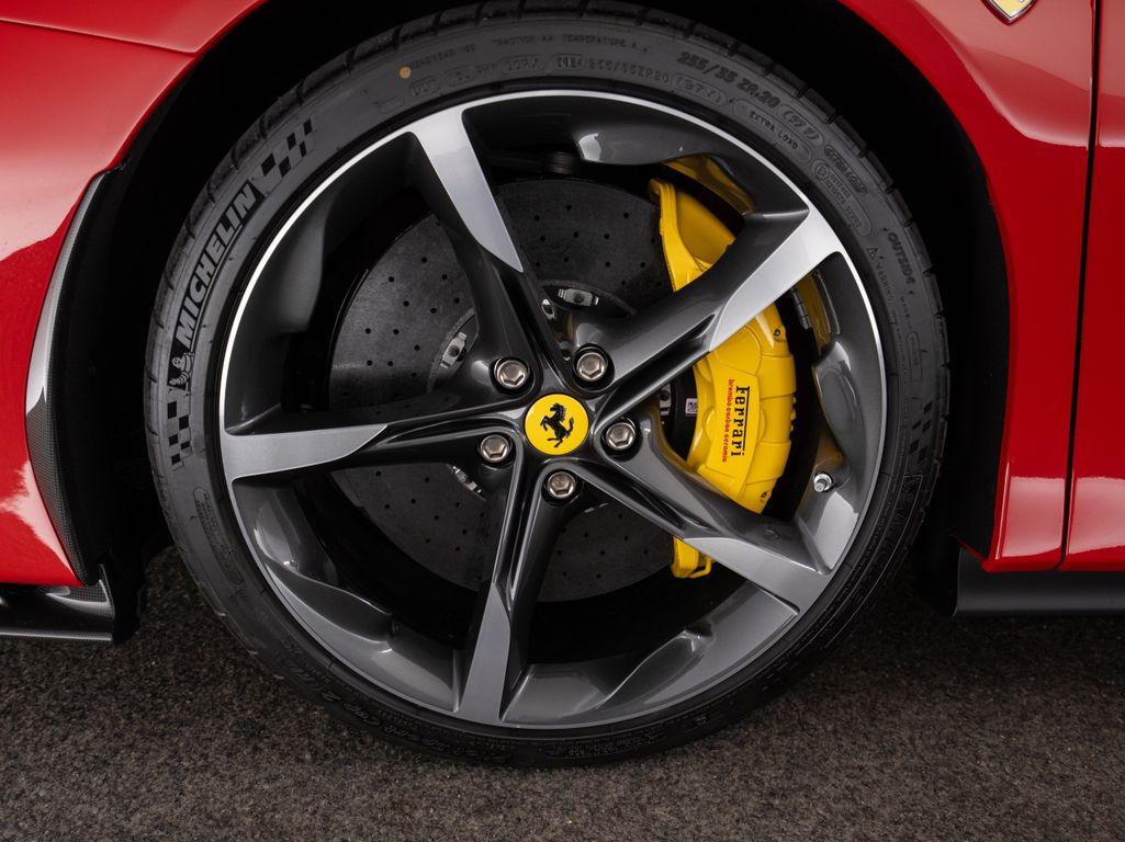 Ferrari SF90 2025