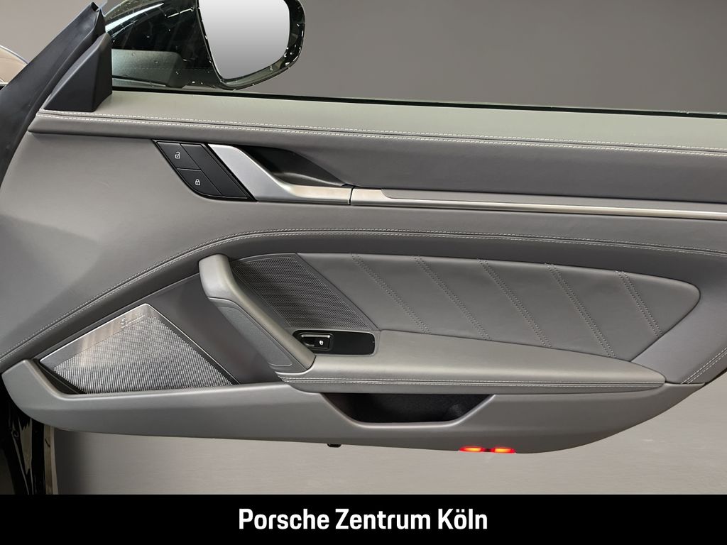 Porsche 992 2022