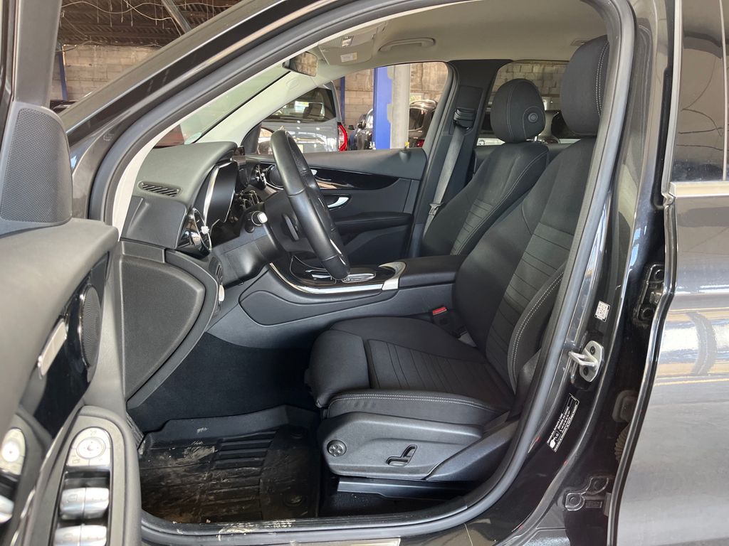 Mercedes-Benz GLC 300 2021