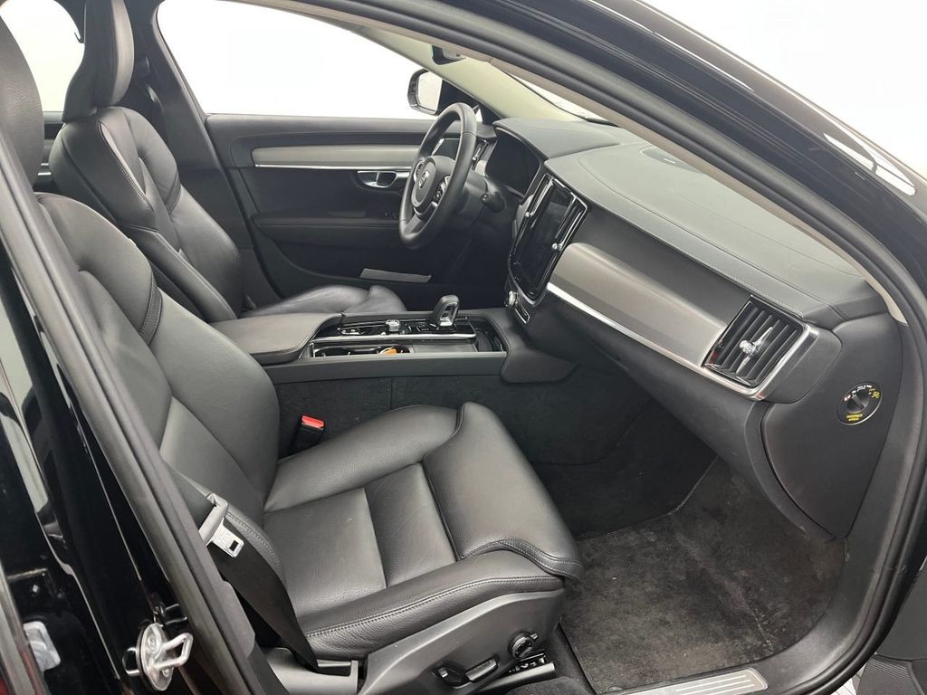 Volvo V90 2022