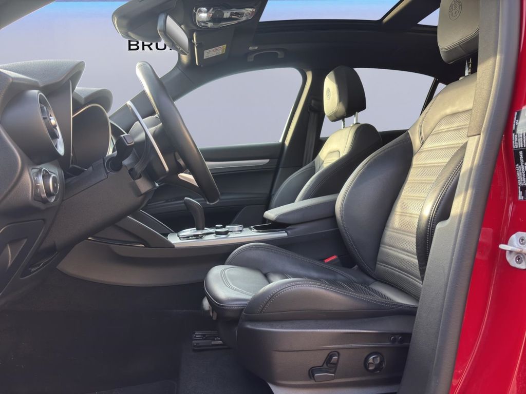 Alfa Romeo Stelvio 2023