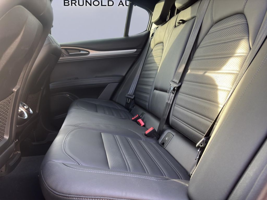 Alfa Romeo Stelvio 2023