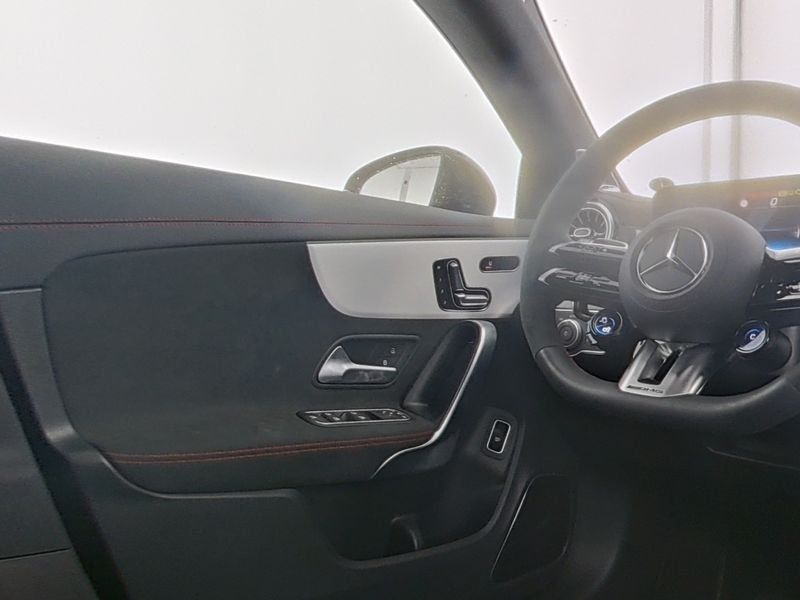 Mercedes-Benz CLA 35 AMG 2025