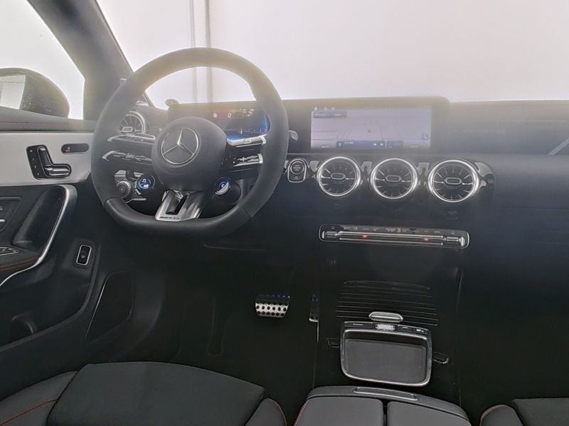 Mercedes-Benz CLA 35 AMG 2025
