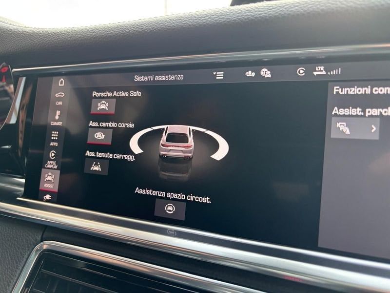 Porsche Panamera 2021