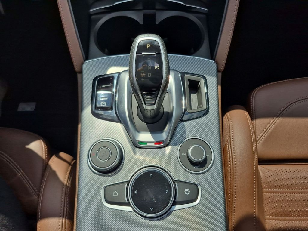 Alfa Romeo Stelvio 2021