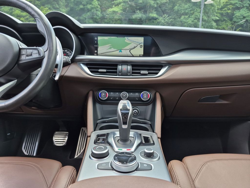 Alfa Romeo Stelvio 2021