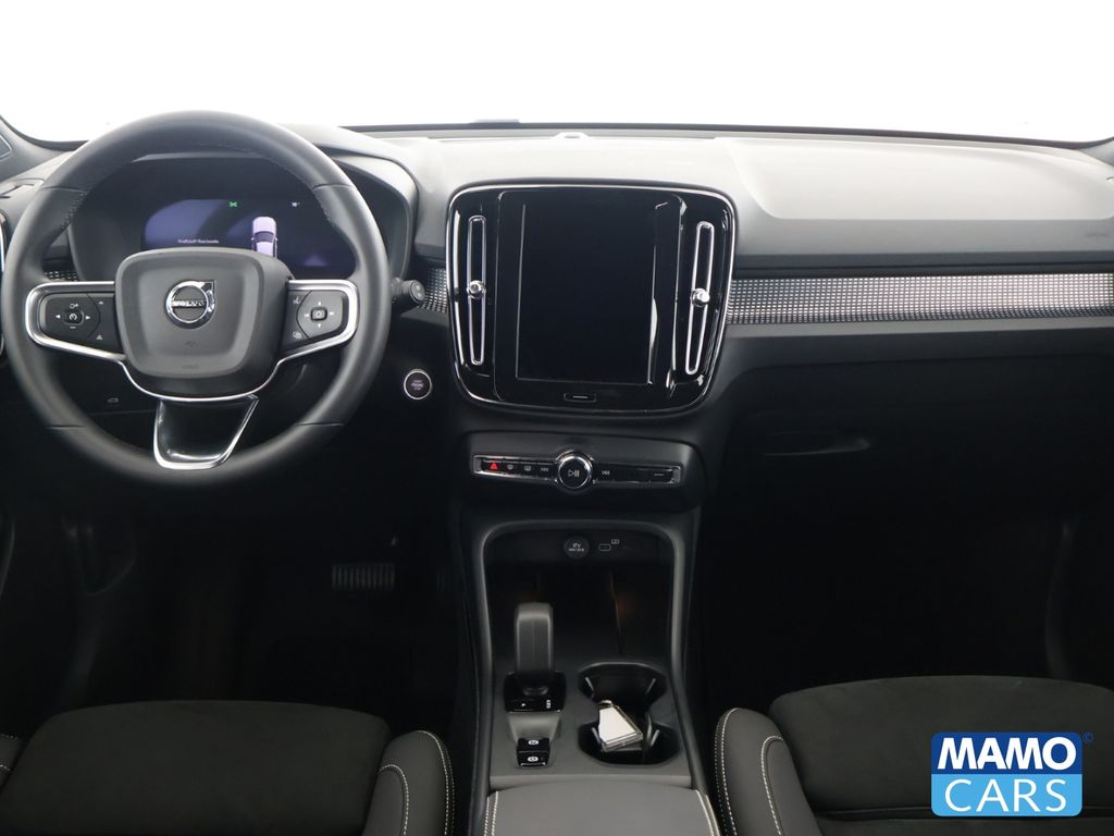 Volvo XC40 2025