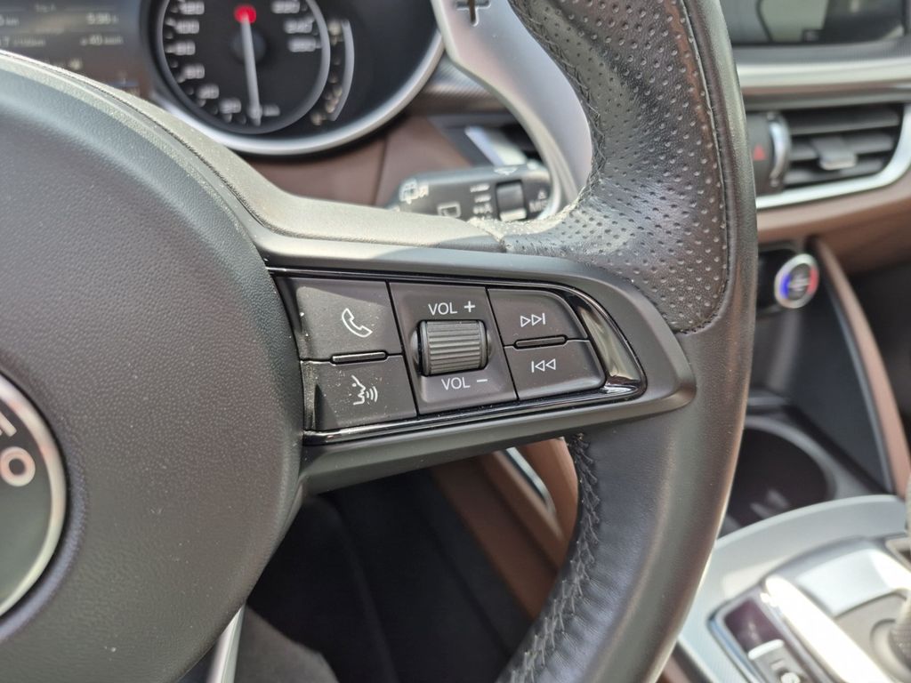 Alfa Romeo Stelvio 2021