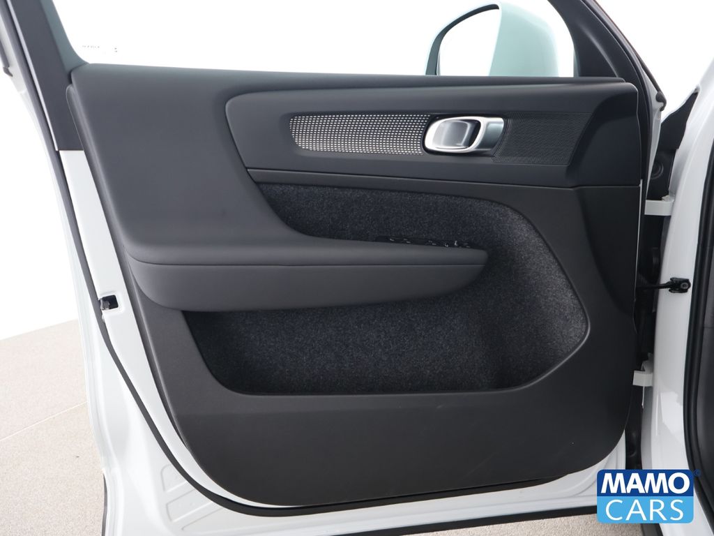 Volvo XC40 2025