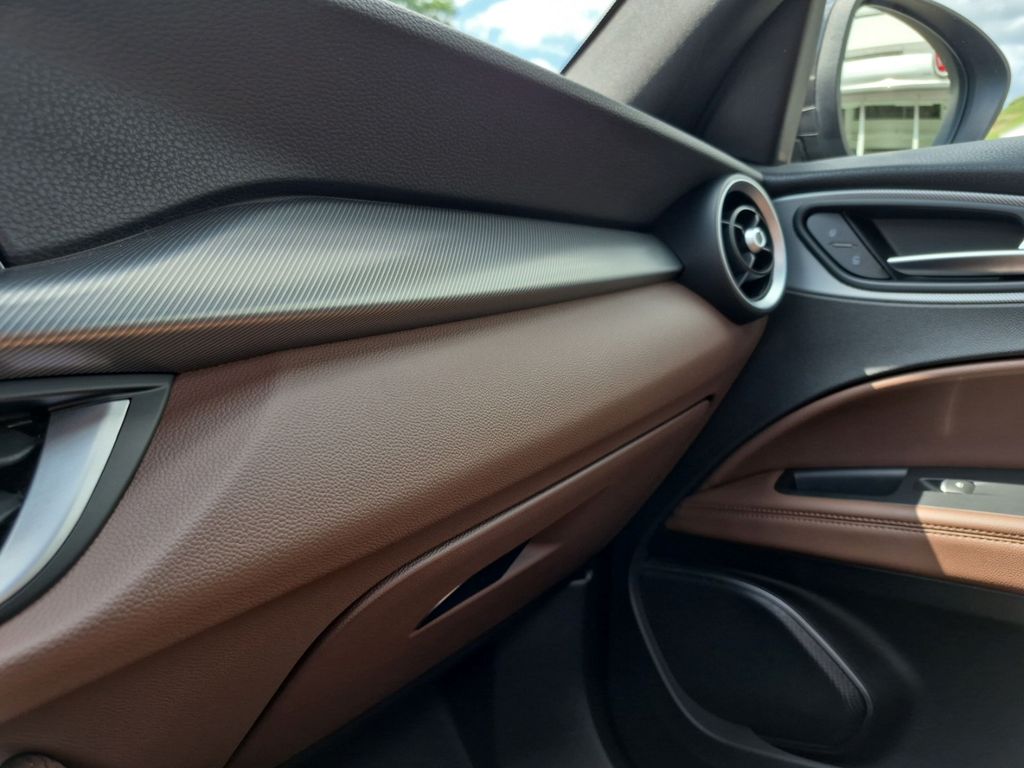 Alfa Romeo Stelvio 2021